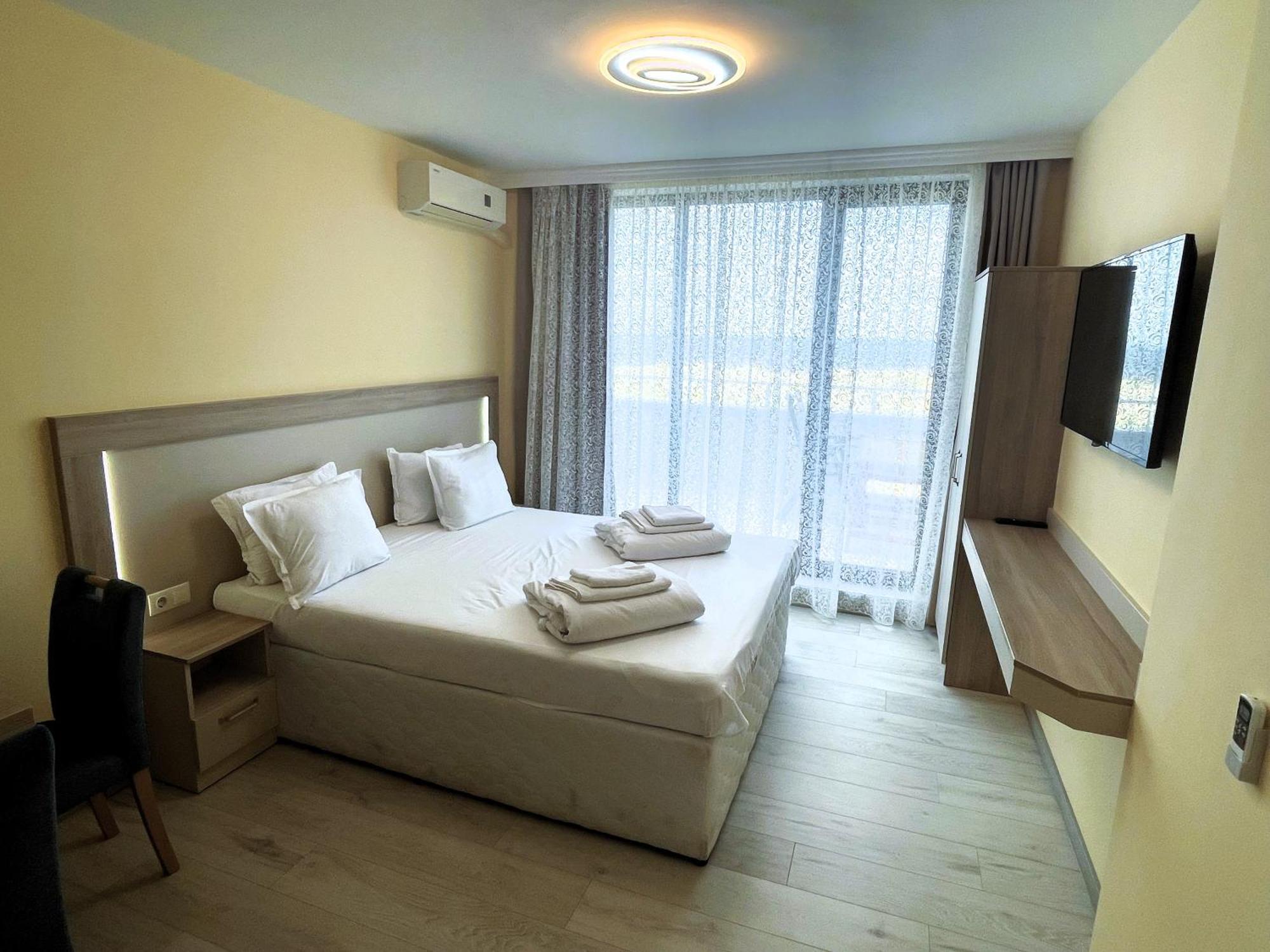 Apart-Hotel Panorama Sea Lux Primorsko Bagian luar foto
