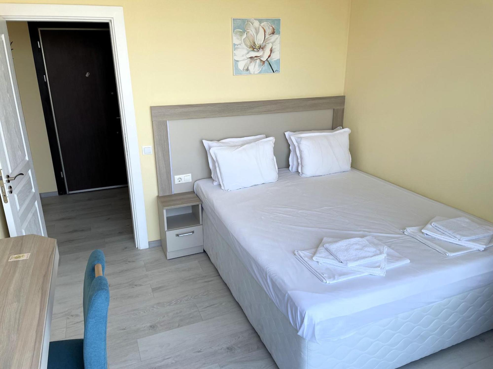 Apart-Hotel Panorama Sea Lux Primorsko Bagian luar foto