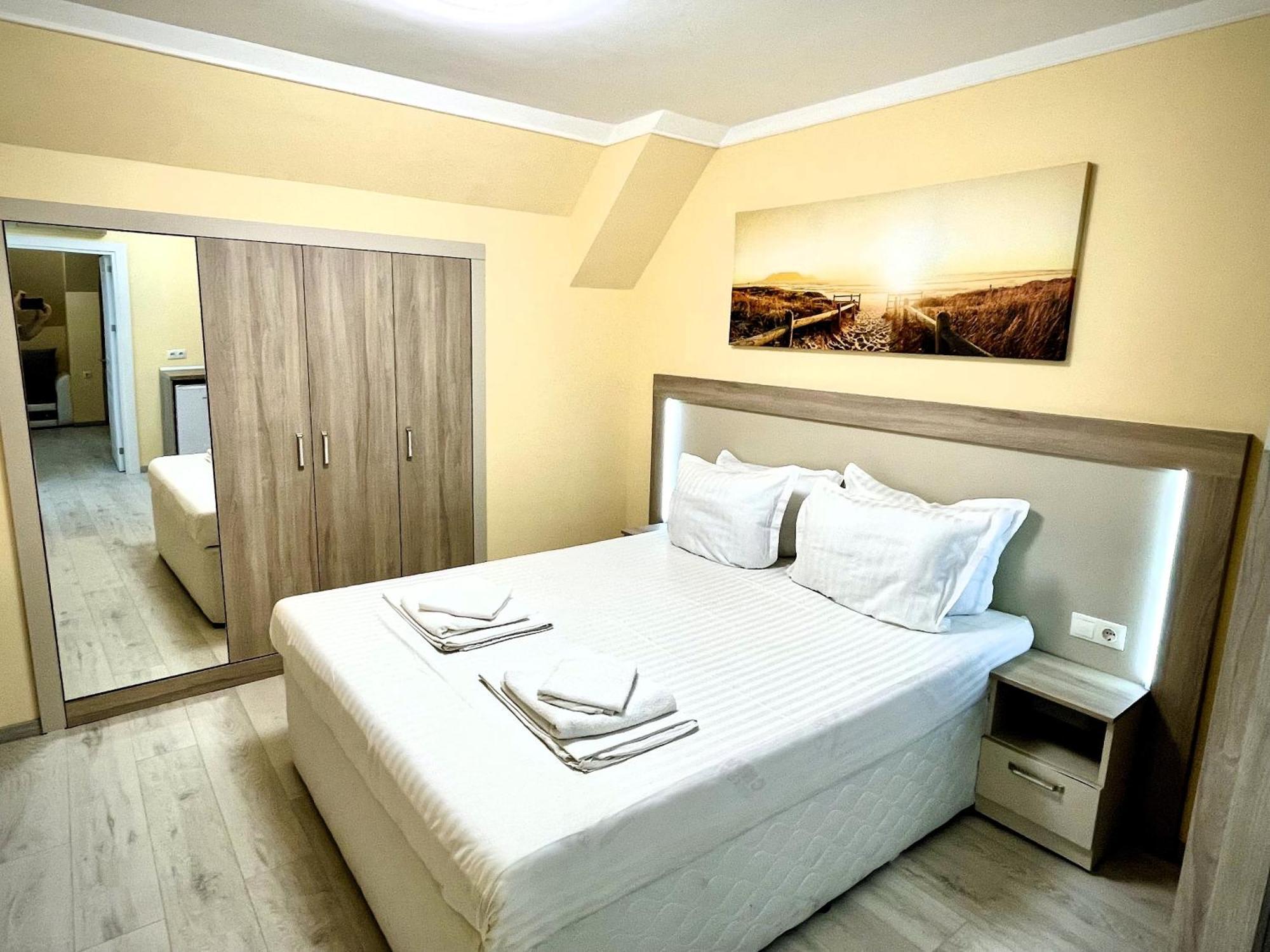 Apart-Hotel Panorama Sea Lux Primorsko Bagian luar foto