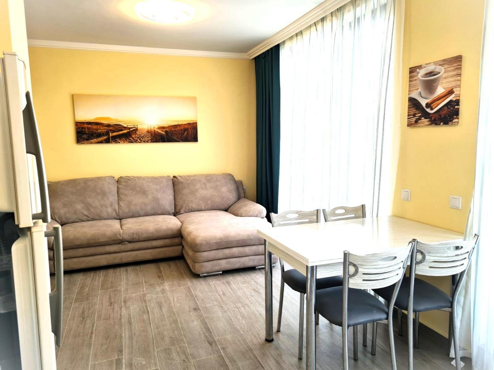 Apart-Hotel Panorama Sea Lux Primorsko Bagian luar foto
