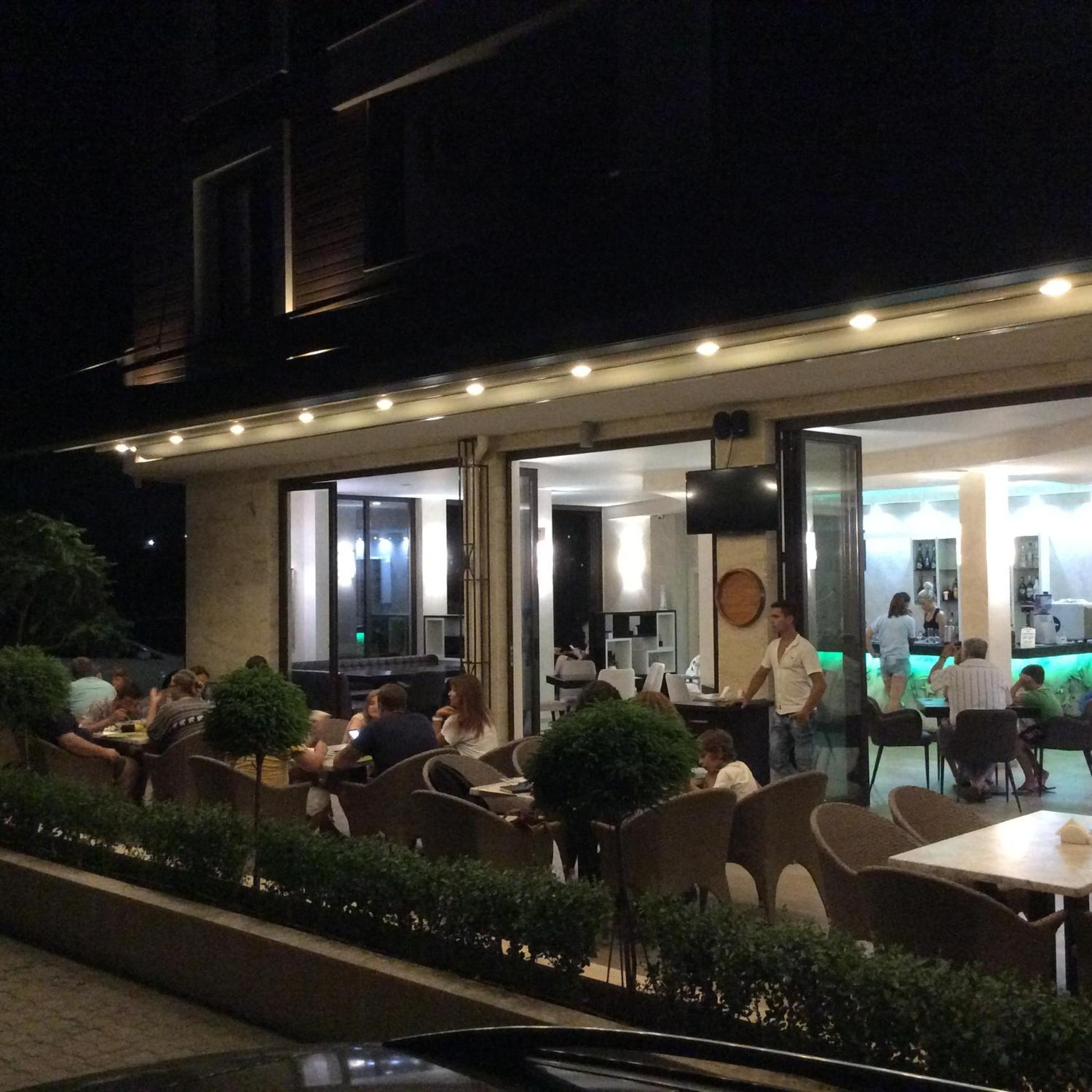 Apart-Hotel Panorama Sea Lux Primorsko Bagian luar foto